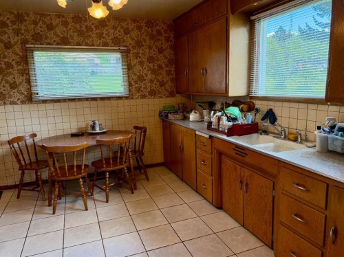 14825 21 Avenue South, Frank, AB - Indoor