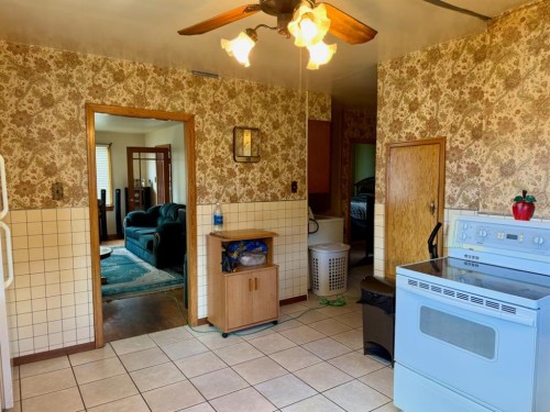14825 21 Avenue South, Frank, AB - Indoor Photo Showing Kitchen