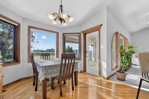 27 Cougar Bay North, Lethbridge, AB - Indoor Photo Showing Dining Room