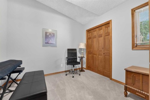 27 Cougar Bay North, Lethbridge, AB - Indoor Photo Showing Office