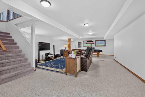 27 Cougar Bay North, Lethbridge, AB - Indoor Photo Showing Other Room