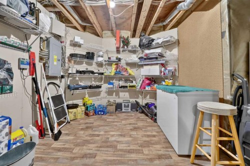 27 Cougar Bay North, Lethbridge, AB - Indoor