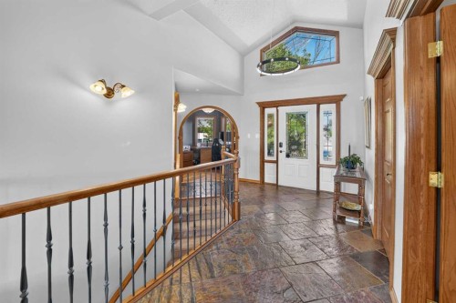 27 Cougar Bay North, Lethbridge, AB - Indoor Photo Showing Other Room