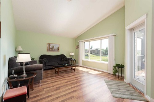 334 Mt Sunburst Way West, Lethbridge, AB - Indoor Photo Showing Living Room