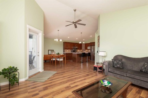 334 Mt Sunburst Way West, Lethbridge, AB - Indoor Photo Showing Living Room