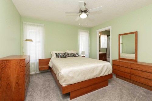 334 Mt Sunburst Way West, Lethbridge, AB - Indoor Photo Showing Bedroom