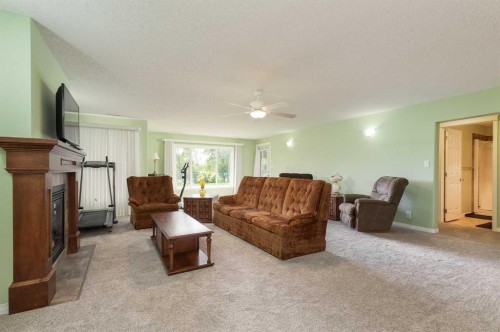 334 Mt Sunburst Way West, Lethbridge, AB - Indoor Photo Showing Living Room