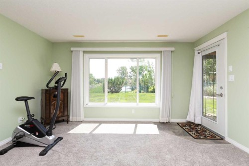 334 Mt Sunburst Way West, Lethbridge, AB - Indoor Photo Showing Gym Room