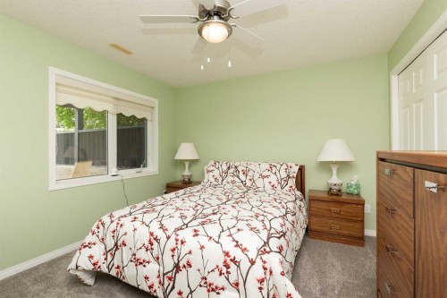 334 Mt Sunburst Way West, Lethbridge, AB - Indoor Photo Showing Bedroom