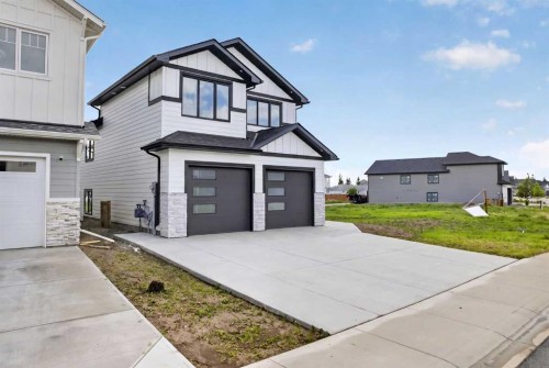 680 Sixmile Crescent South, Lethbridge, AB 