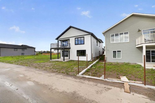 680 Sixmile Crescent South, Lethbridge, AB 