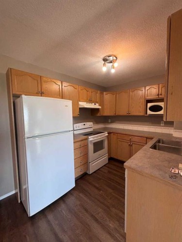 15 Blackfoot Boulevard West, Lethbridge, AB 