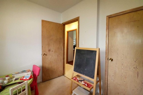 186 8 Street West, Cardston, AB - Indoor Photo Showing Other Room