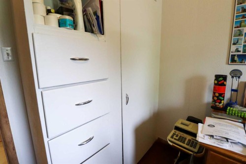 186 8 Street West, Cardston, AB - Indoor Photo Showing Other Room