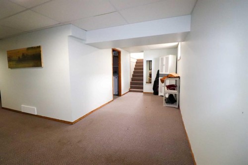 186 8 Street West, Cardston, AB - Indoor Photo Showing Other Room