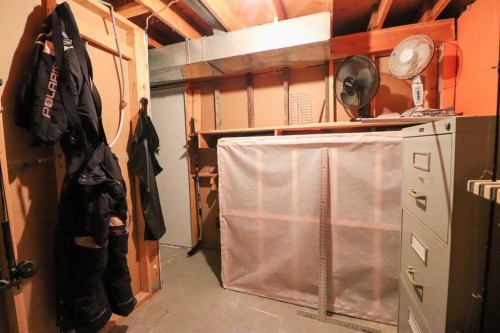 186 8 Street West, Cardston, AB - Indoor Photo Showing Basement