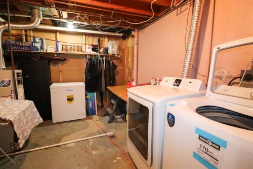 186 8 Street West, Cardston, AB - Indoor Photo Showing Laundry Room
