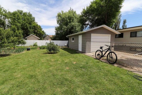 186 8 Street West, Cardston, AB - Outdoor