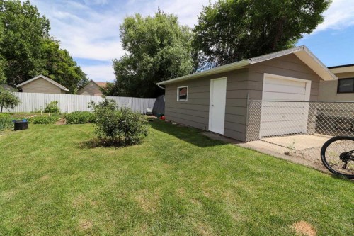 186 8 Street West, Cardston, AB - Outdoor