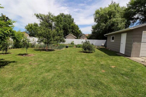 186 8 Street West, Cardston, AB - Outdoor