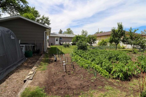 186 8 Street West, Cardston, AB - Outdoor