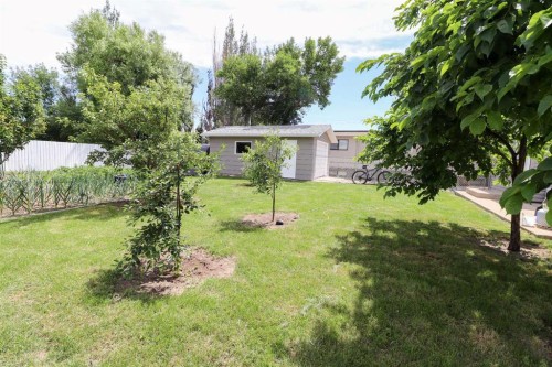 186 8 Street West, Cardston, AB - Outdoor