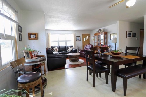 186 8 Street West, Cardston, AB - Indoor Photo Showing Dining Room