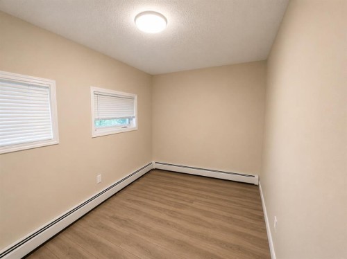 301-405 Columbia Boulevard, Lethbridge, AB 
