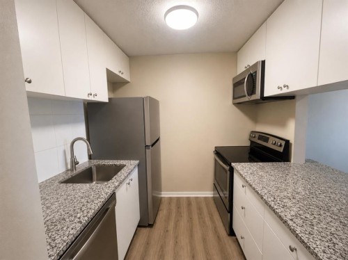 301-405 Columbia Boulevard, Lethbridge, AB 