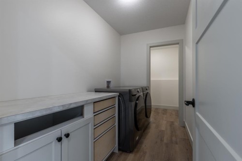 902 Willow Lane, Fort Macleod, AB - Indoor Photo Showing Laundry Room