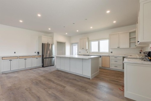 902 Willow Lane, Fort Macleod, AB - Indoor Photo Showing Kitchen