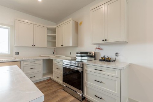 902 Willow Lane, Fort Macleod, AB - Indoor Photo Showing Kitchen