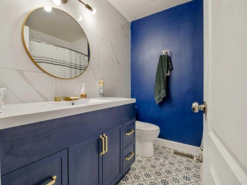 66 Pheasant Road North, Lethbridge, AB - Indoor Photo Showing Bathroom
