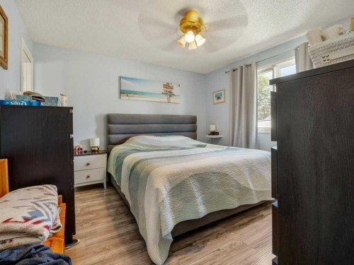 66 Pheasant Road North, Lethbridge, AB - Indoor Photo Showing Bedroom