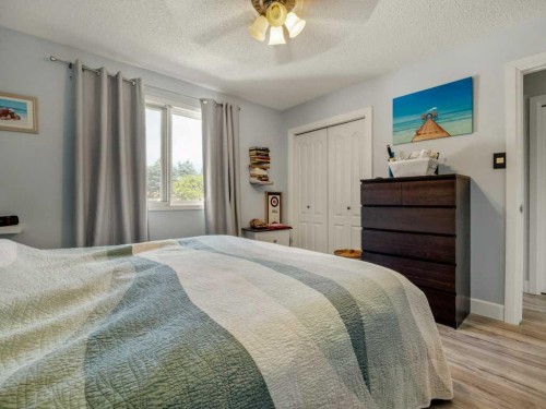 66 Pheasant Road North, Lethbridge, AB - Indoor Photo Showing Bedroom