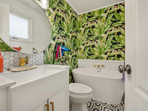66 Pheasant Road North, Lethbridge, AB - Indoor Photo Showing Bathroom