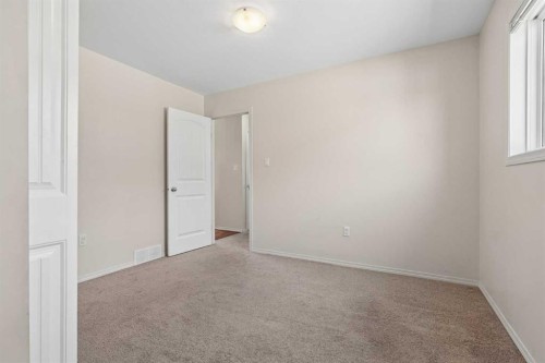 136 Mt Sundance Crescent West, Lethbridge, AB - Indoor Photo Showing Other Room