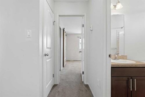 136 Mt Sundance Crescent West, Lethbridge, AB - Indoor Photo Showing Other Room