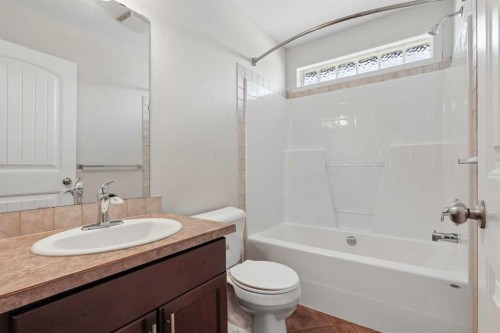 136 Mt Sundance Crescent West, Lethbridge, AB - Indoor Photo Showing Bathroom