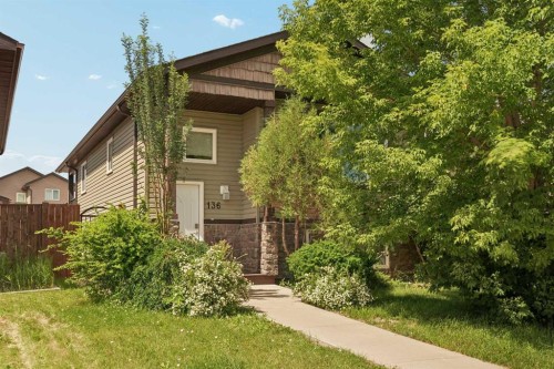 136 Mt Sundance Crescent WEST Lethbridge, AB T1J 0L4