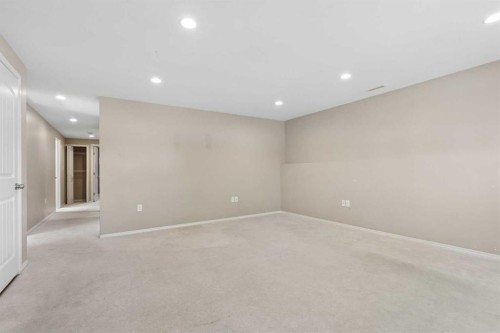 136 Mt Sundance Crescent West, Lethbridge, AB - Indoor Photo Showing Other Room