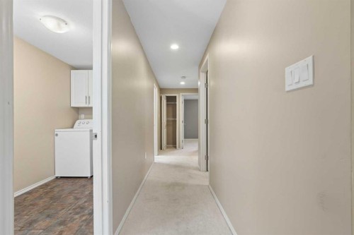 136 Mt Sundance Crescent West, Lethbridge, AB - Indoor Photo Showing Other Room