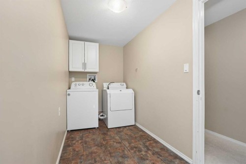 136 Mt Sundance Crescent West, Lethbridge, AB - Indoor Photo Showing Laundry Room