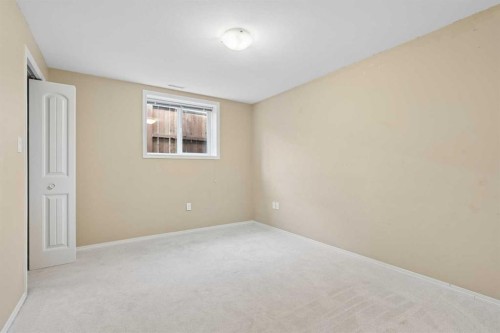 136 Mt Sundance Crescent West, Lethbridge, AB - Indoor Photo Showing Other Room