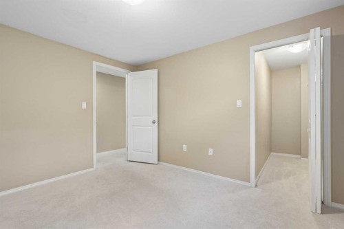 136 Mt Sundance Crescent West, Lethbridge, AB - Indoor Photo Showing Other Room