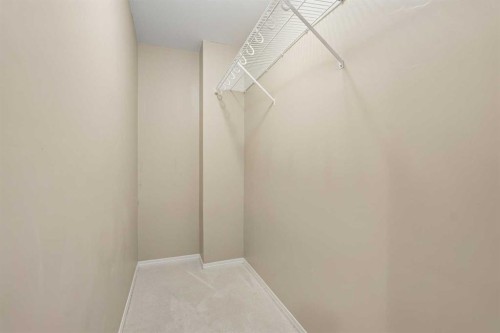 136 Mt Sundance Crescent West, Lethbridge, AB - Indoor Photo Showing Other Room