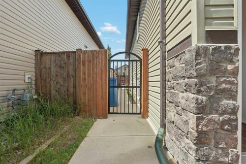 136 Mt Sundance Crescent West, Lethbridge, AB - Outdoor With Exterior
