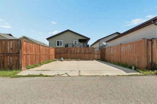 136 Mt Sundance Crescent West, Lethbridge, AB - Outdoor