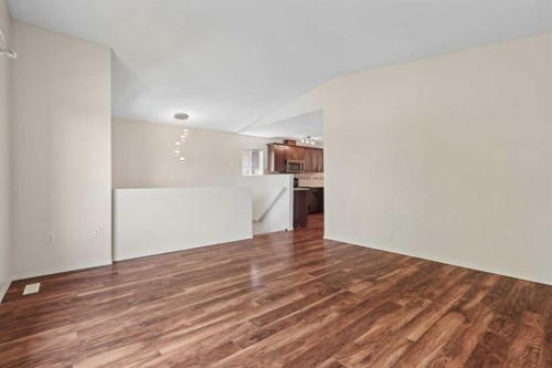 136 Mt Sundance Crescent West, Lethbridge, AB - Indoor Photo Showing Other Room