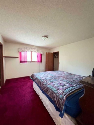 737 2 Street West, Cardston, AB - Indoor Photo Showing Bedroom
